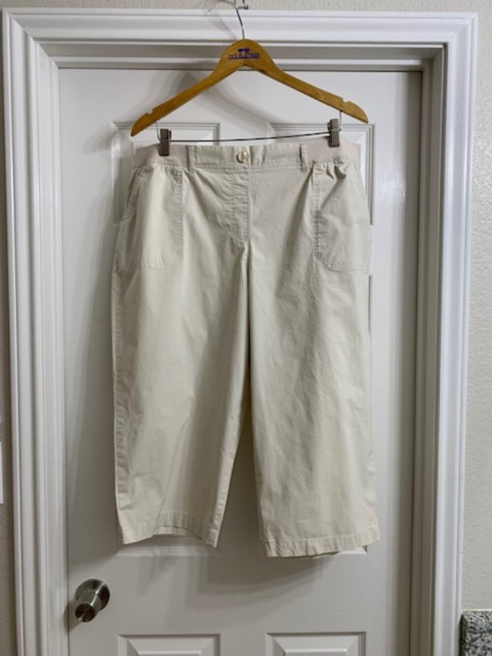 Kim Rogers Brand Women's Khaki Color Capri Pants, Size 1X